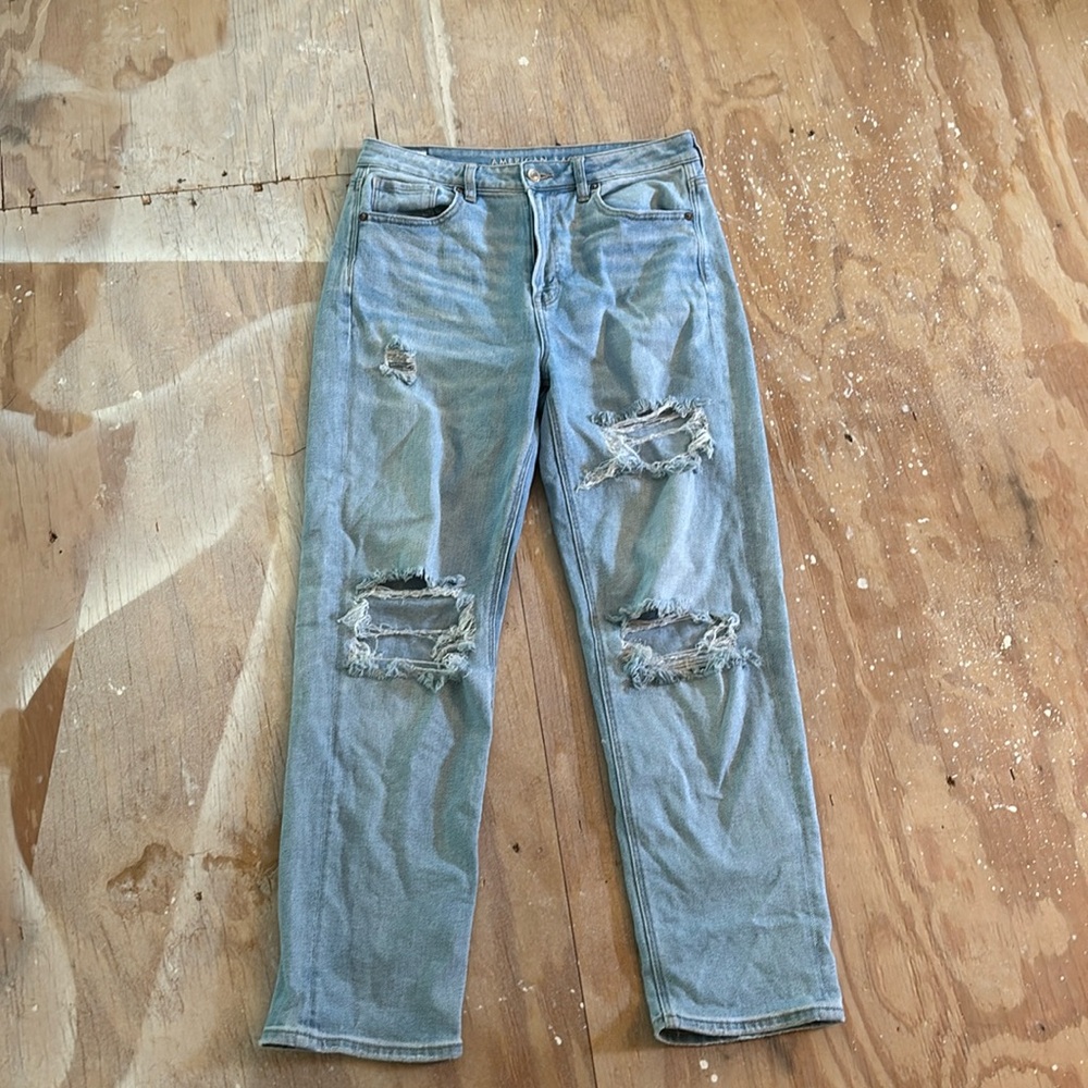Ripped blue jeans, mom fit straight jean